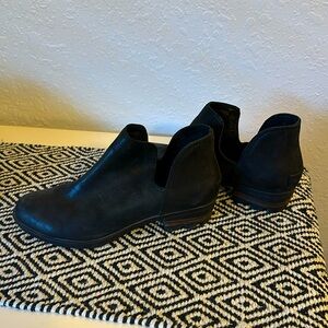 Women’s Sorel Lolla II cut out bootie black size 8